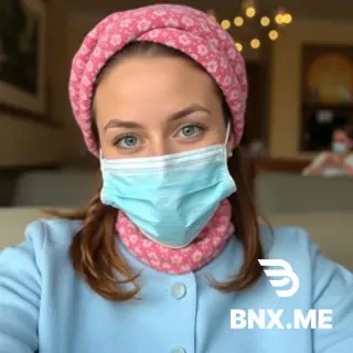 Шапка в акварельном стиле с подписью черным цветом