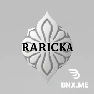 Нарисуй логотип: Основной символ: Круговая стрелка (символ движения по кругу), стилизованная под игровую дорожку с утолщениями в виде четырех цветных точек (фишки). 2. Внутри стрелки или на ее пересечении расположены два игральных кубика: на одном грани "6" и "1", на другом — "3" и "5" (как в примере из правил). 3. Ключевой элемент: На одном из изгибов стрелки разрыв, в котором находится желтый треугольник (ловушка), "засасывающий" одну из точек. 4. Цвета: Чистые и контрастные — синий (стрелка), желтый (ловушка), красный/зеленый/синий/желтый (точки-фишки), белые кубики с черными точками. 5. Шрифт: Четкий, полужирный, дружелюбный, но не комиксовый. И все это должно быть в стиле выжженного логотипа на дереве